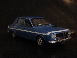 Renault 12 Gordini de couleur bleue à lignes blanches (Vue côté passager)