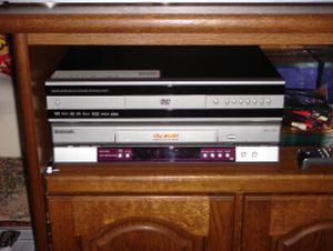 Lecteur Dvd-DivX Kiss Dp-450 & Magn�toscope Panasonic